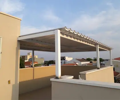 Cobertura de terraço montada com telhas de aço