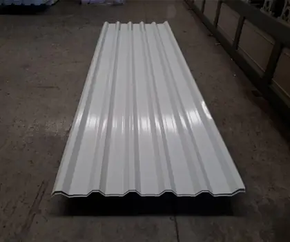 Telha de aço trapezoidal pintada de branco